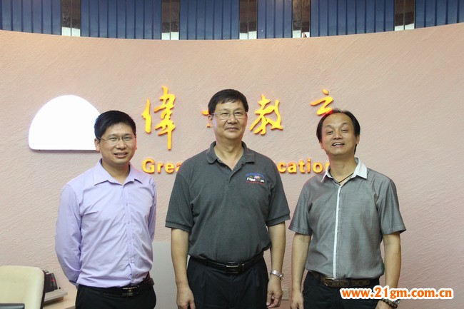 廣東省連鎖經(jīng)營(yíng)協(xié)會(huì)會(huì)長(zhǎng)孫雄以及秘書長(zhǎng)樊飛飛兩位領(lǐng)導(dǎo)，親臨偉才教育集團(tuán)廣州總部參觀并指導(dǎo)工作。