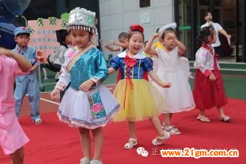 河南洛陽正大偉才幼兒園“關(guān)愛留守兒童夏令營”之愛心義賣活動(dòng)