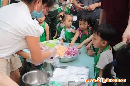 河南洛陽正大偉才幼兒園“關(guān)愛留守兒童夏令營”之愛心義賣活動(dòng)