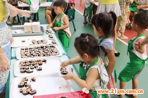 河南洛陽正大偉才幼兒園“關(guān)愛留守兒童夏令營”之愛心義賣活動(dòng)