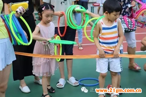 河南洛陽正大偉才幼兒園“關(guān)愛留守兒童夏令營”之愛心義賣活動(dòng)