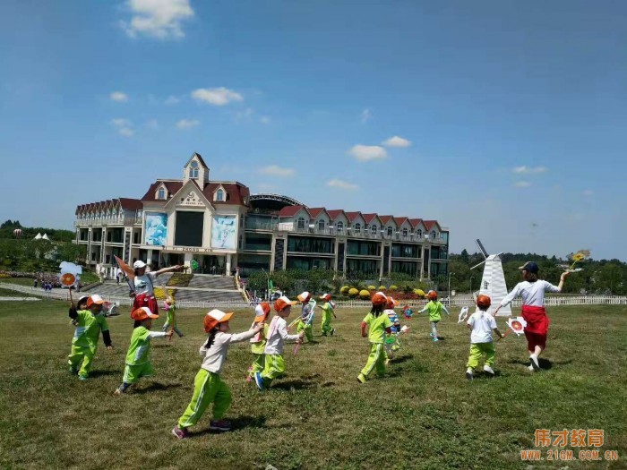 親近自然，快樂徒步——四川成都溫江區(qū)時代西錦偉才幼兒園春游活動