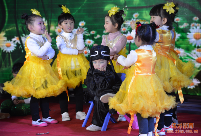 山西呂梁永寧偉才幼兒園：“慶元旦，迎新年”文藝匯演