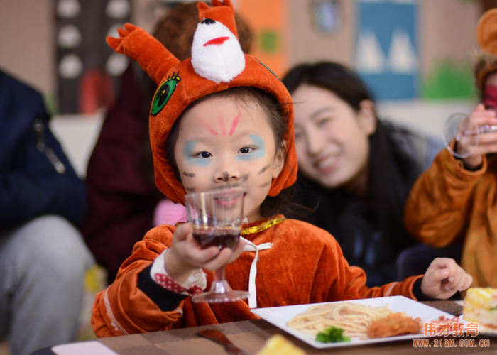 湖北荊州楚天都市佳園偉才幼兒園：動物音樂劇，任性跨年