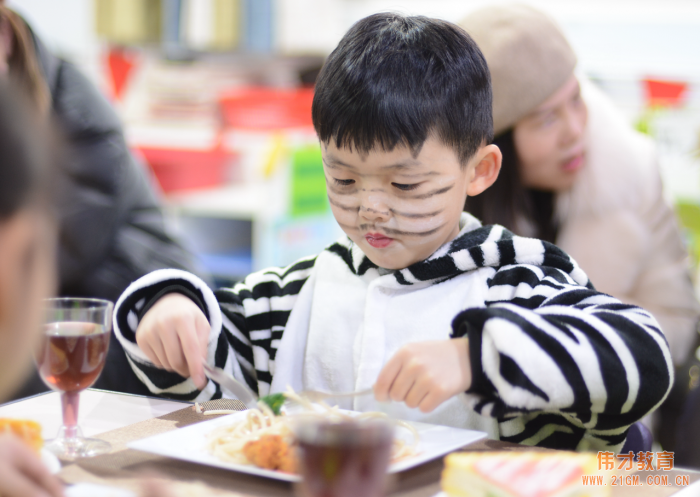 湖北荊州楚天都市佳園偉才幼兒園：動物音樂劇，任性跨年