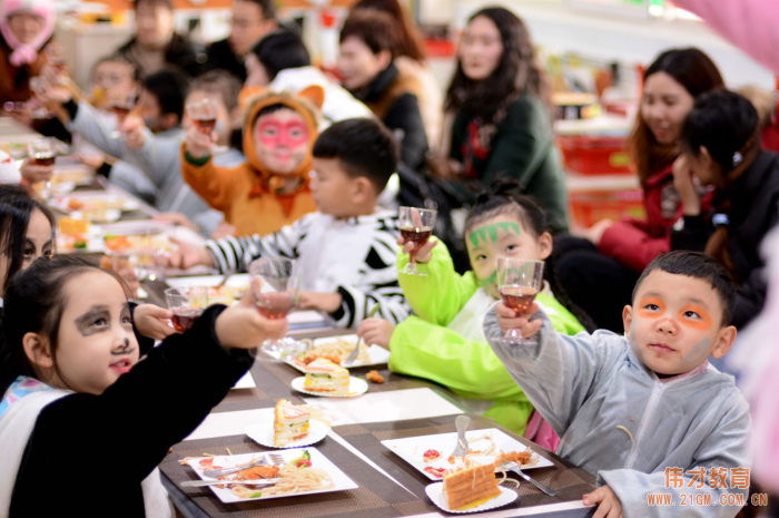 湖北荊州楚天都市佳園偉才幼兒園：動物音樂劇，任性跨年