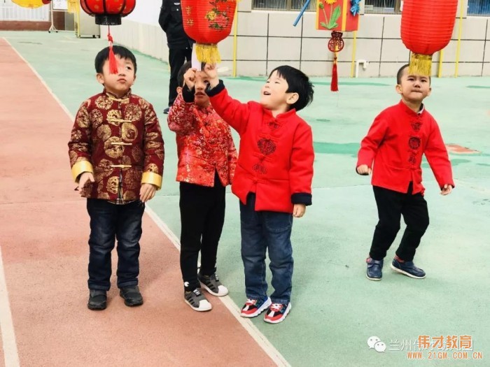 甘肅蘭州格蘭綠都偉才幼兒園：正月十五花燈展 大家齊樂(lè)慶元宵