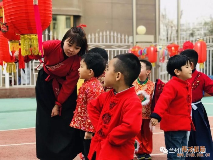 甘肅蘭州格蘭綠都偉才幼兒園：正月十五花燈展 大家齊樂(lè)慶元宵