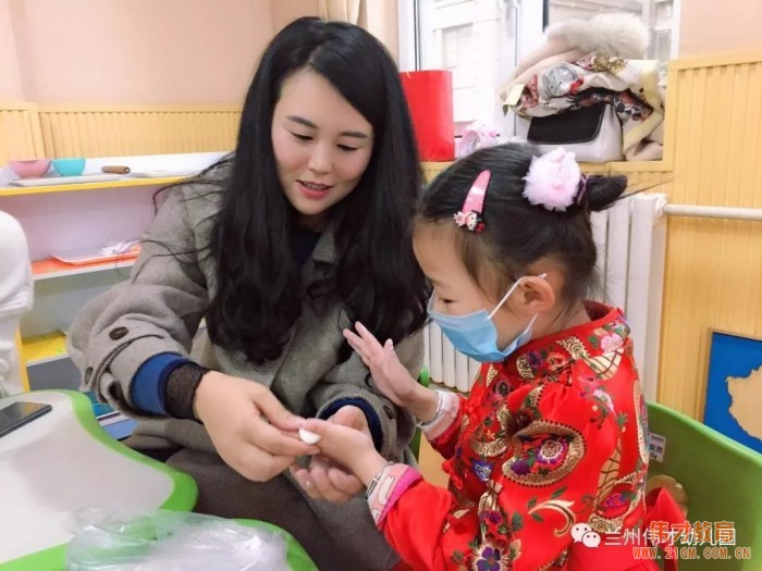 甘肅蘭州格蘭綠都偉才幼兒園：正月十五花燈展 大家齊樂(lè)慶元宵