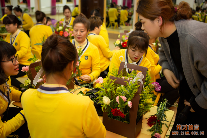 插花品鑒馥郁傳香——吉林延邊偉才幼兒園女神節(jié)花藝活動