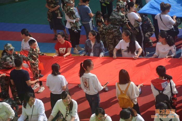 潼南偉才幼兒園慶祝建國70周年 “我是小小兵”親子運(yùn)動會