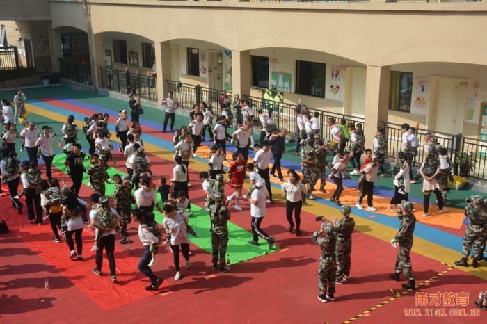 潼南偉才幼兒園慶祝建國70周年 “我是小小兵”親子運(yùn)動會