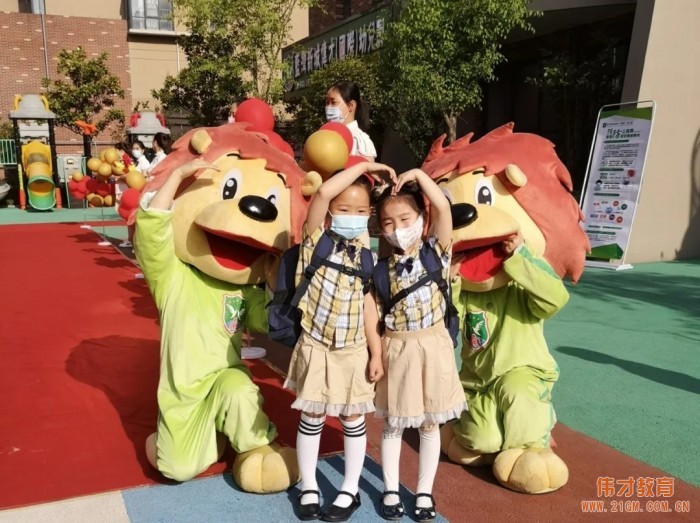 “歡迎神獸們回家！”——記河南平頂山藍(lán)灣新城偉才（國際）幼兒園開學(xué)第一天