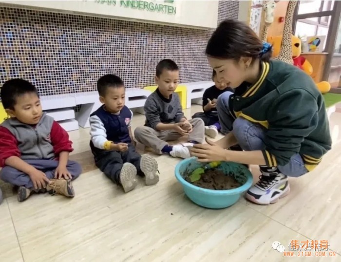 歡樂(lè)課堂：一起玩泥巴！丨甘肅天水佳水岸偉才幼兒園