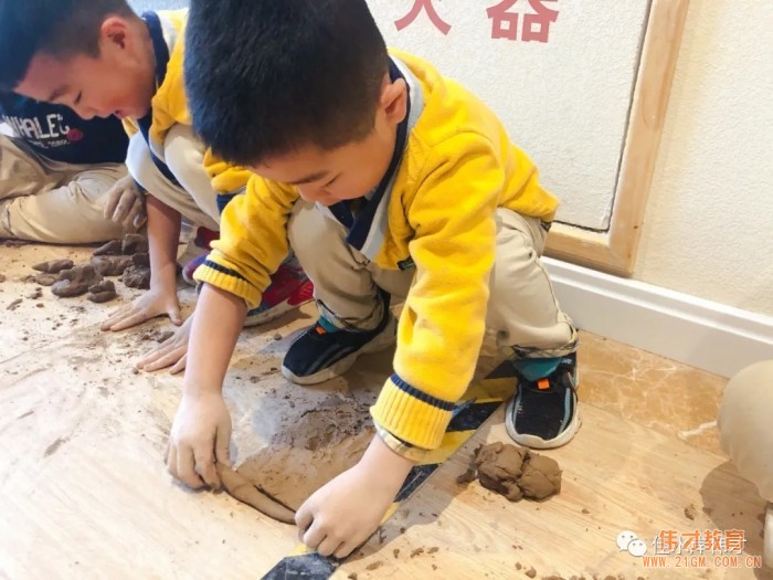 歡樂(lè)課堂：一起玩泥巴！丨甘肅天水佳水岸偉才幼兒園