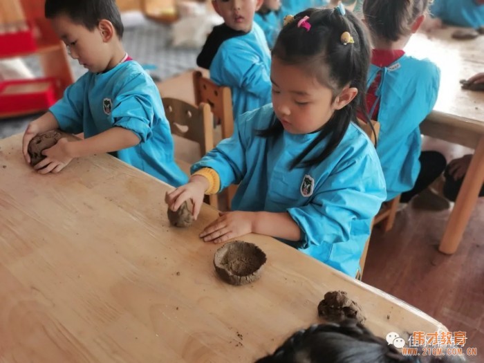 歡樂(lè)課堂：一起玩泥巴！丨甘肅天水佳水岸偉才幼兒園