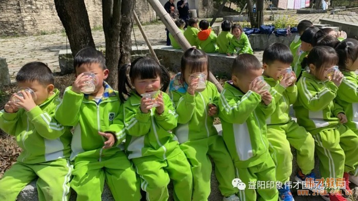 傳承紅色文化，弘揚革命精神——湖南益陽印象偉才幼兒園春游活動