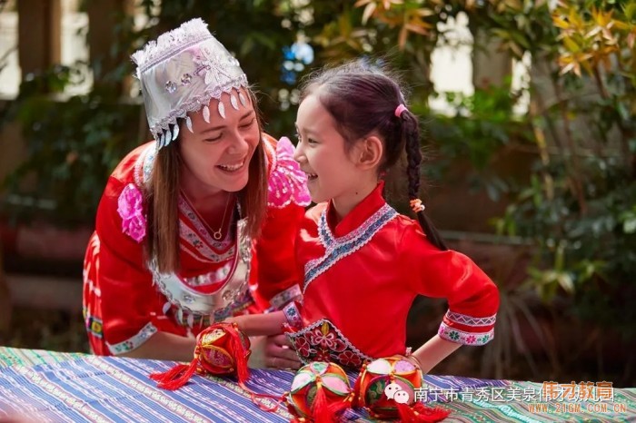 “壯鄉(xiāng)歌圩節(jié)，五彩三月三”——廣西南寧美泉偉才幼兒園