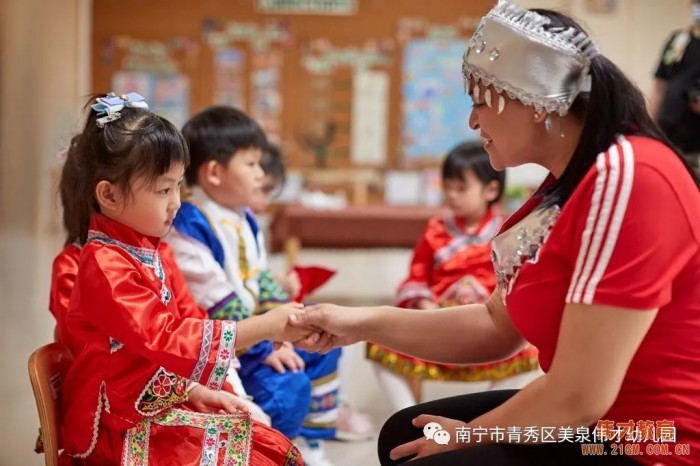 “壯鄉(xiāng)歌圩節(jié)，五彩三月三”——廣西南寧美泉偉才幼兒園