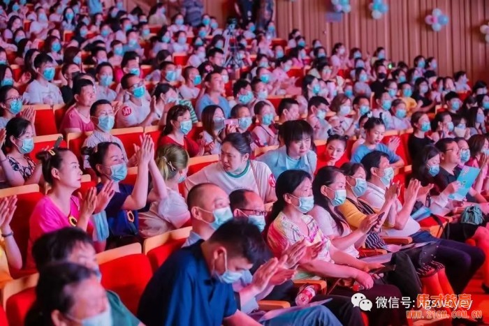 湖北孝感偉才幼兒園慶建黨100周年暨六一文藝匯演，榮登《孝感晚報(bào)》