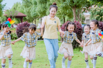 偉才幼兒園開學(xué)第一天，請接招！